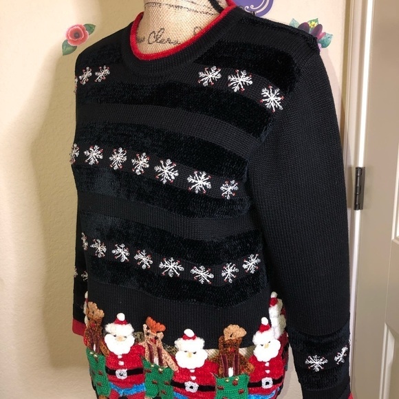 Vintage Derek Black with Snowflakes Crocheted Bottom Christmas Sweater Size S - Picture 1 of 7